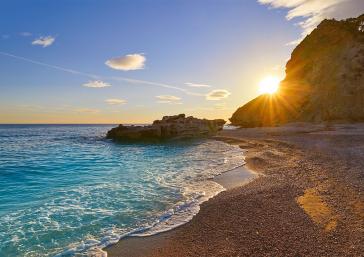 Playa de la Caleta: un entorno de comodidad y tranquilidad en Villajoyosa