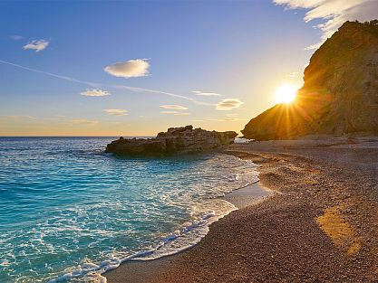 La Caleta beach: an environment of comfort and tranquility in Villajoyosa