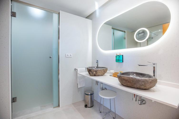 Salle de bain et équipements de la chambre Art Déco