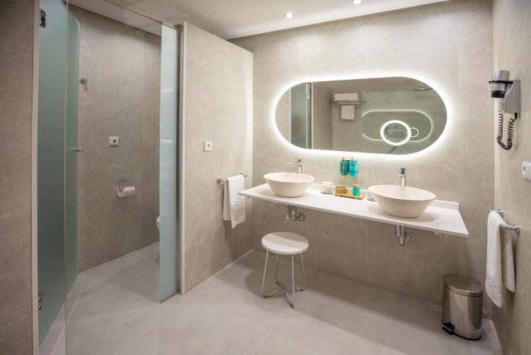 Salle de bain et équipements de la chambre Art Déco