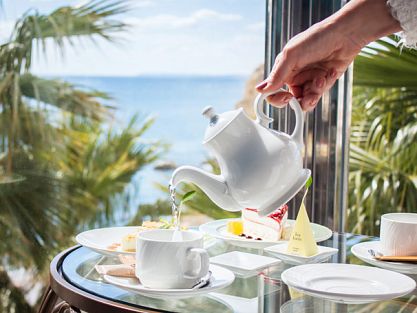 Afternoon snacks in the Alhambra lounge