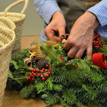 Cómo hacer tu propia Corona de Navidad, paso a paso