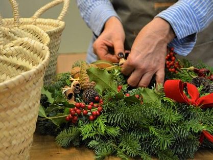 Add everything you want to decorate your Christmas wreath
