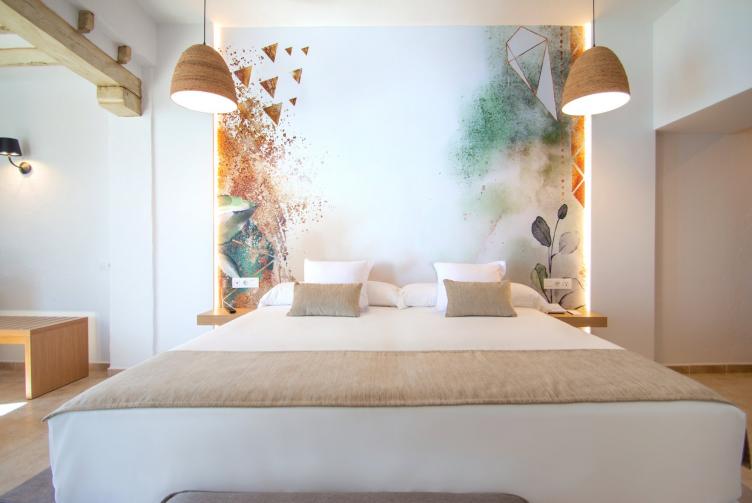 Двуспальная кровать