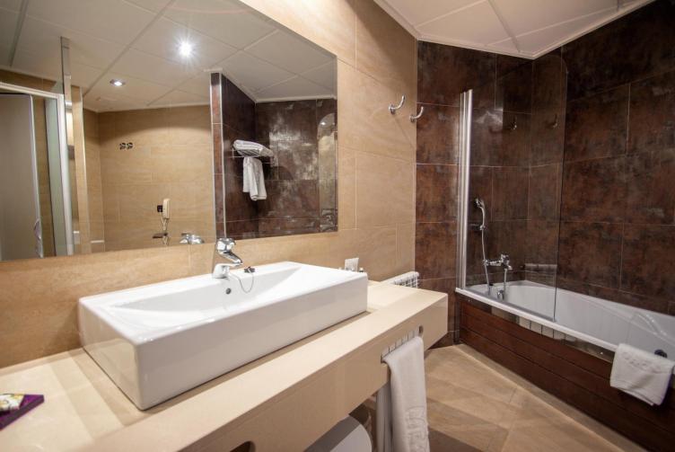 Baño de la Habitación Doble Contemporánea