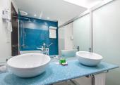 Superior Romantic Double Room Bathroom