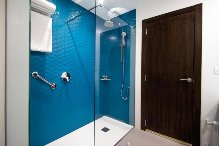 Superior Romantic Double Room Bathroom