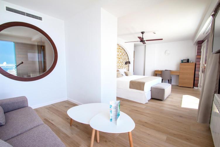 Salon complet de la chambre Nao Junior Suite