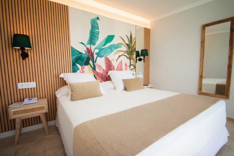 Cama de matrimonio de la Habitación Junior Suite Polaris