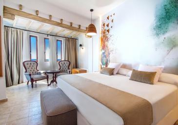 Lit double dans la chambre