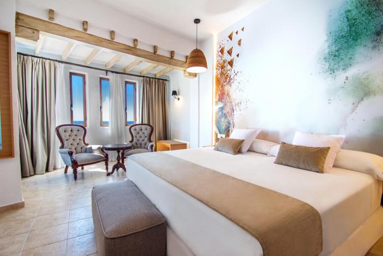 Двуспальная кровать