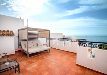 Terrasse de la suite présidentielle avec vue sur la mer