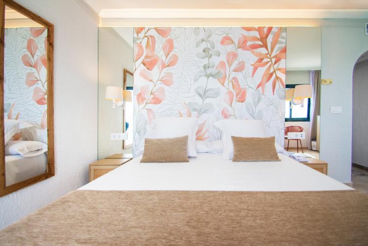 Torre Paradís Zimmer Bett