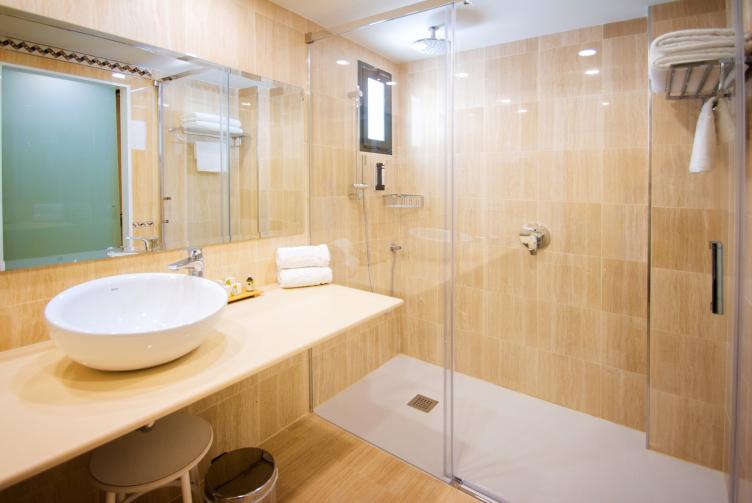 Bad des Torre Paradís Zimmers