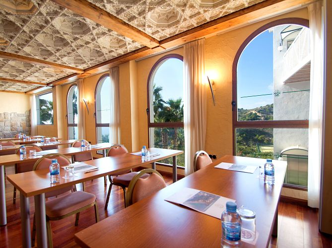 Конференц-зал Неом