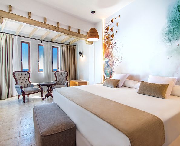 Contemporary Double with Lounge