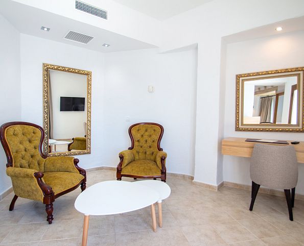 Contemporary Double with Lounge