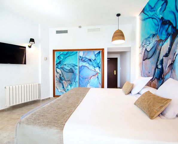 Contemporary Double with Lounge