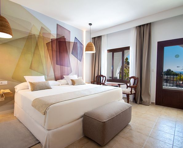 Contemporary Double with Lounge