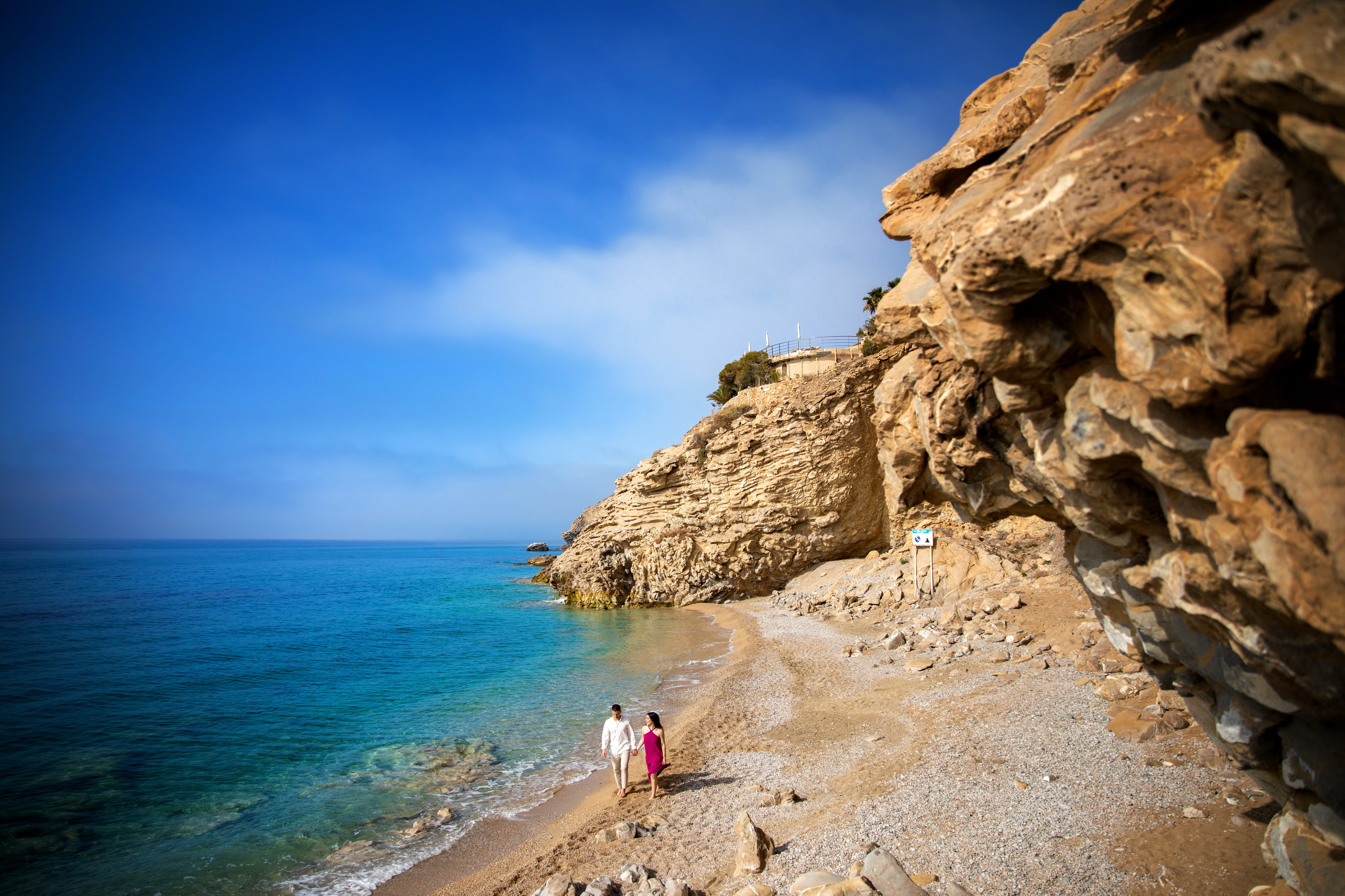 Pareja en playa de L’Esparrelló